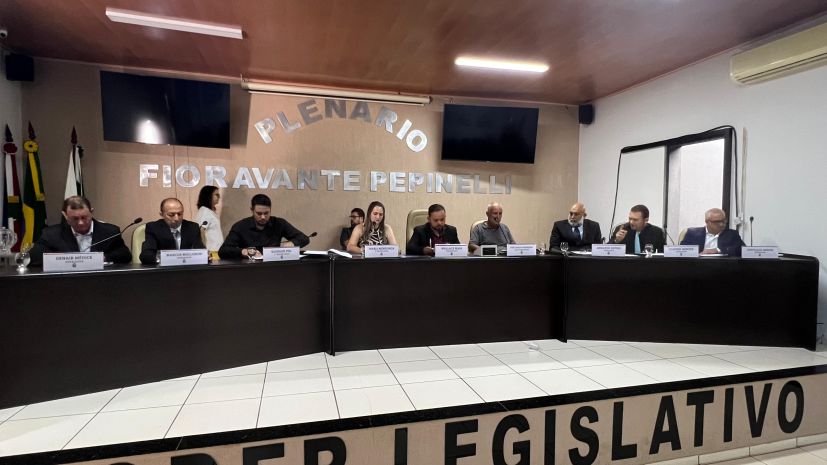 VEREADORES APROVAM CALENDÁRIO E MUDAM SESSÕES ORDINÁRIAS PARA NOITE 