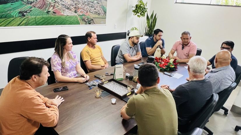 VEREADORES DE LUIZIANA PARTICIPAM DE REUNIÃO COM PREFEITO PARA DEBATER AÇÕES DO MUNICÍPIO